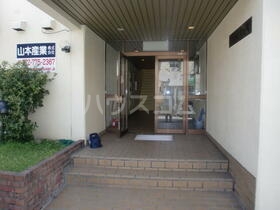 16/25 エントランス