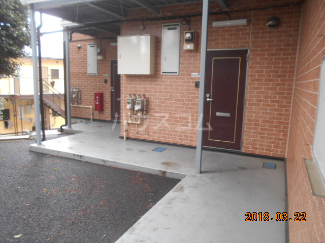 21/30 エントランス