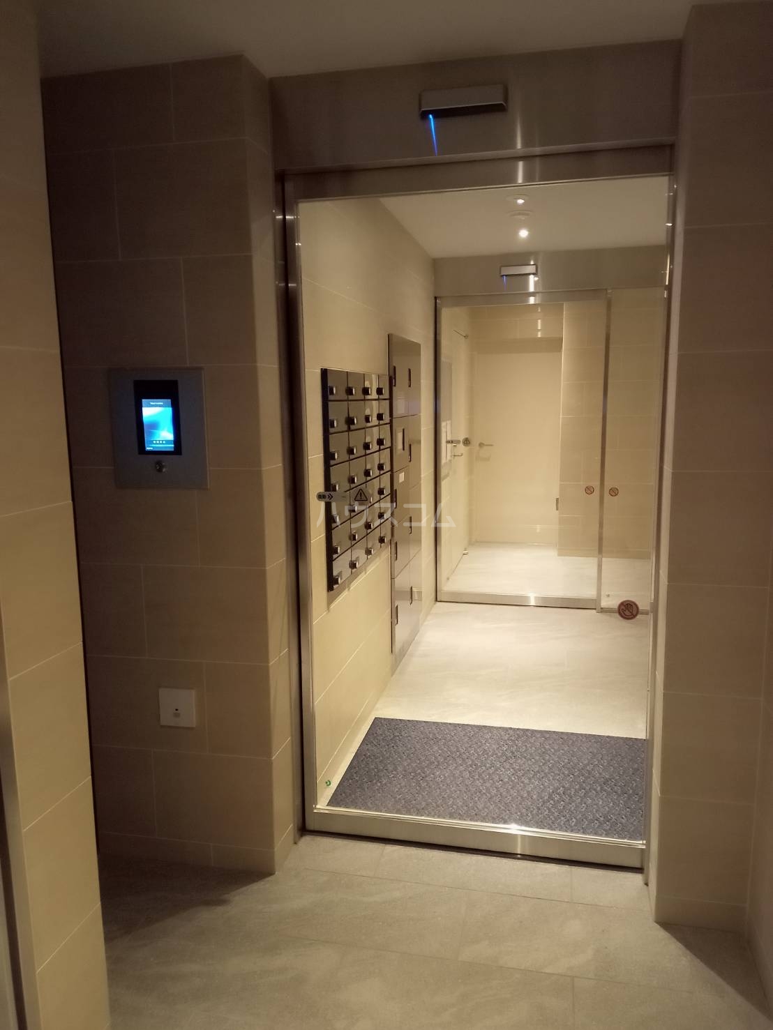 2/4 エントランス