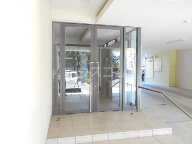 17/25 エントランス