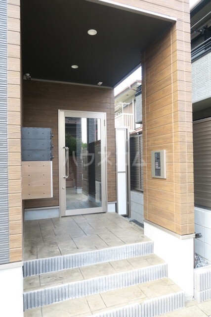 22/30 エントランス