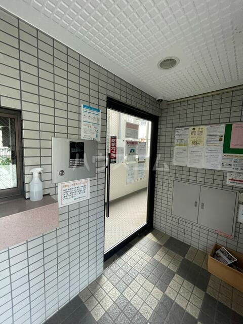 5/5 エントランス