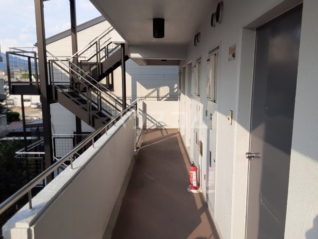 20/30 エントランス