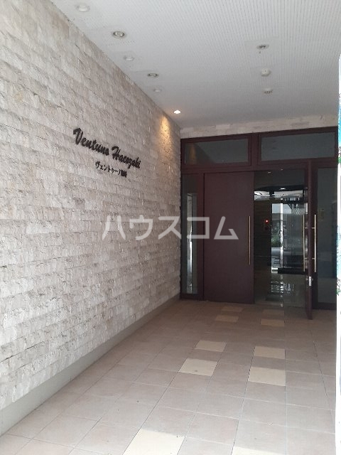 27/30 エントランス