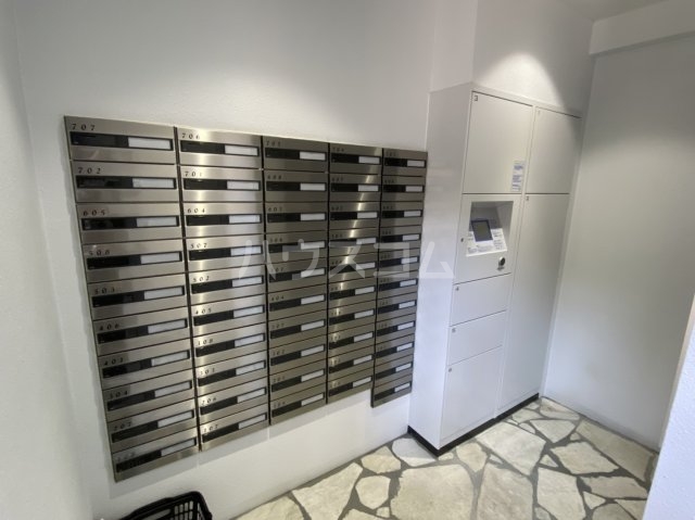 21/30 エントランス