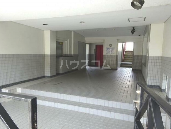 17/19 エントランス