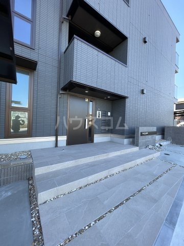 22/23 エントランス