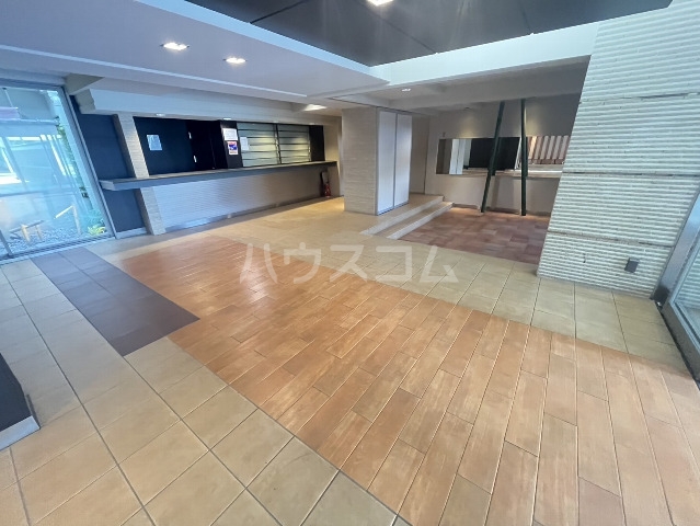 26/30 エントランス