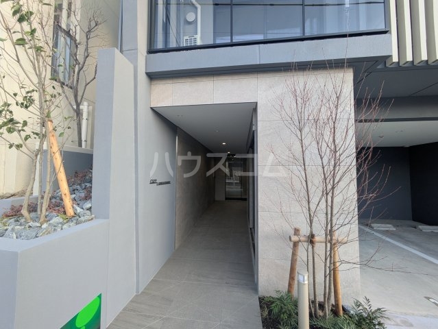 24/25 エントランス