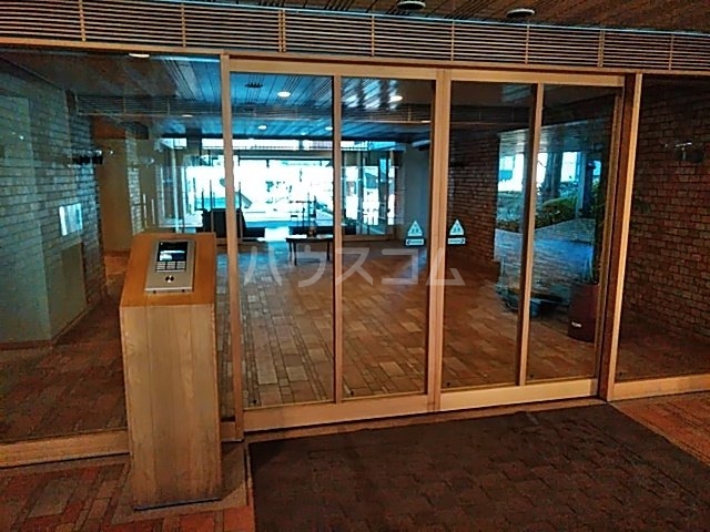 22/26 エントランス