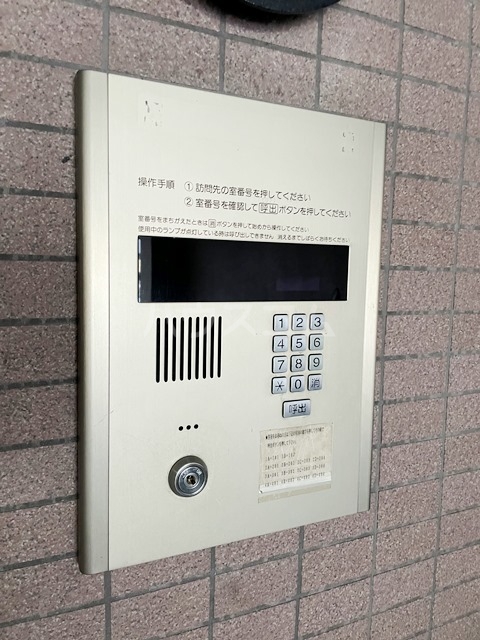 20/29 エントランス