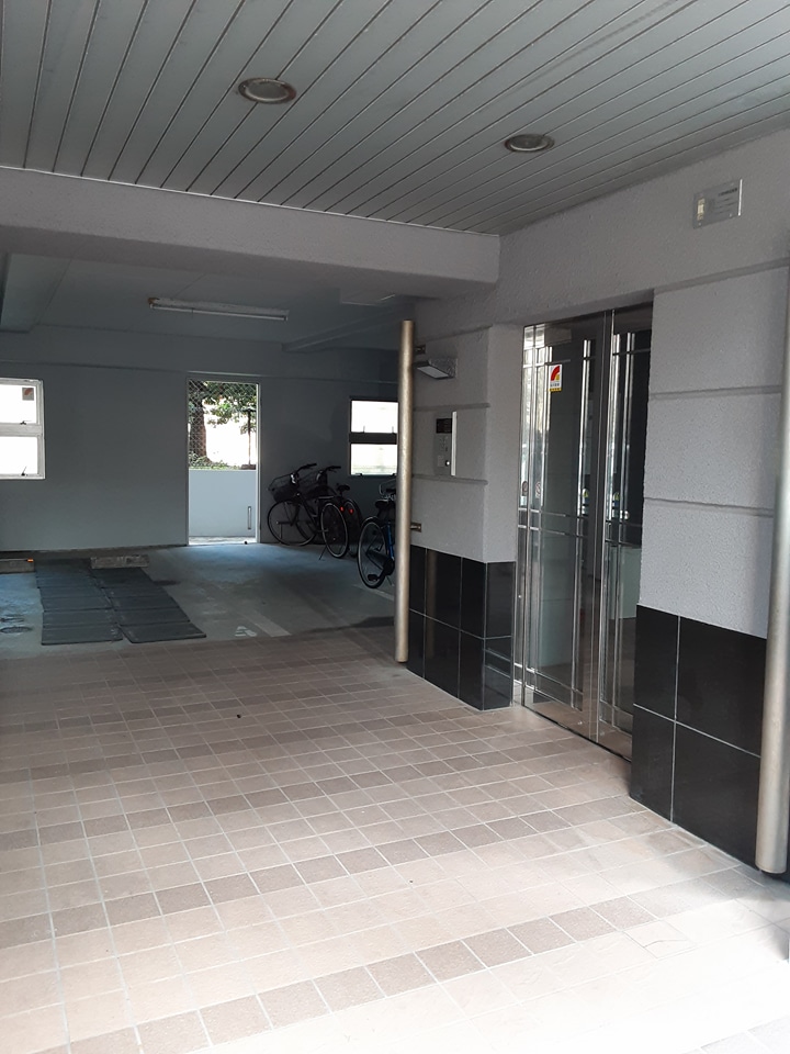 20/27 エントランス