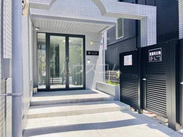 28/30 エントランス