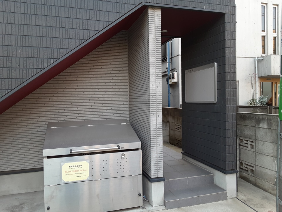 23/30 エントランス