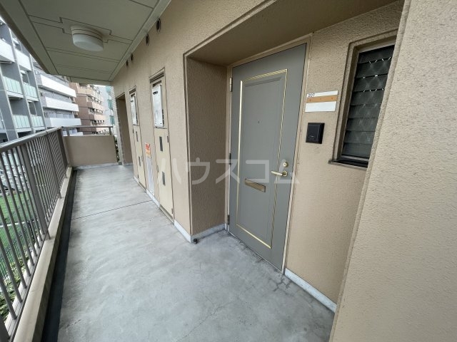 18/22 エントランス