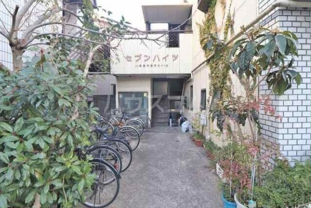 19/26 エントランス