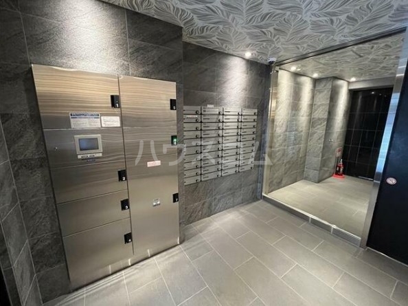 23/30 エントランス