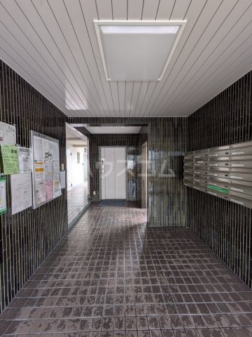 27/30 エントランス