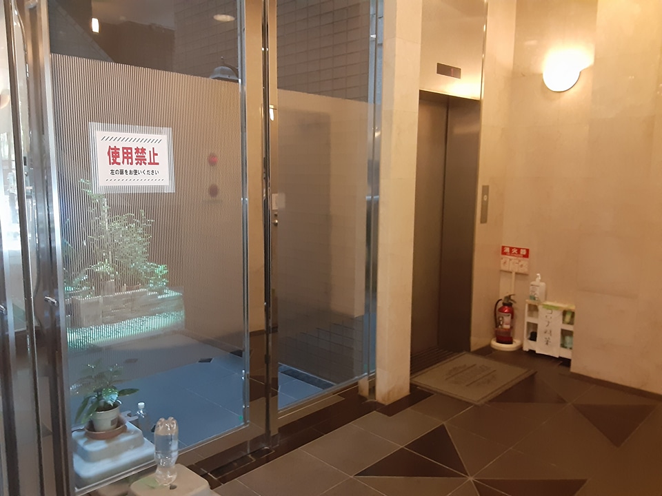 16/26 エントランス