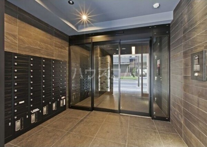 18/25 エントランス