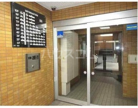 16/17 エントランス