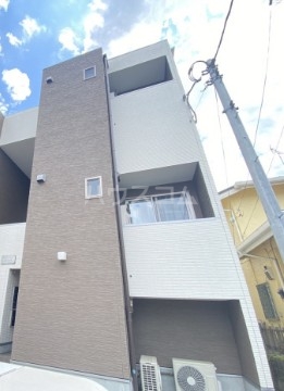 16/23 エントランス