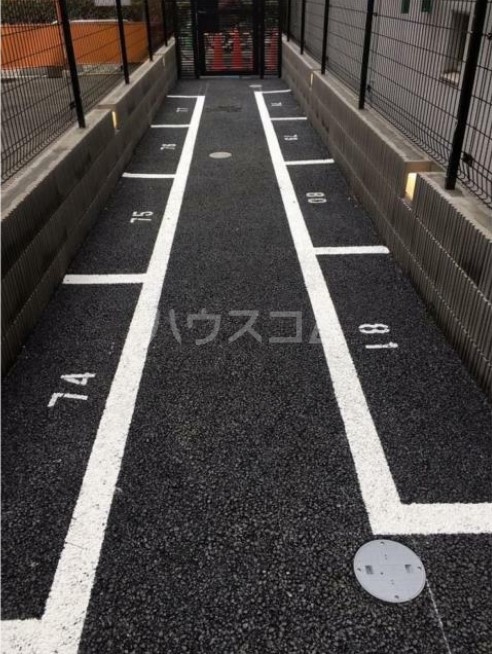 16/16 駐車場