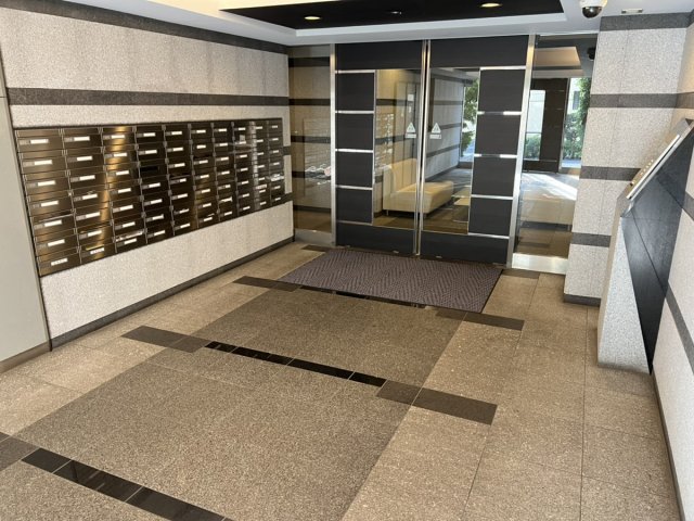 21/30 エントランス