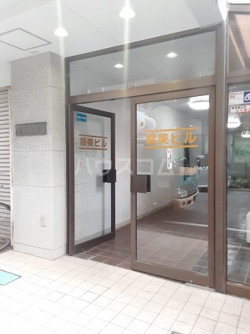 28/30 エントランス