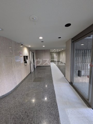 21/30 エントランス