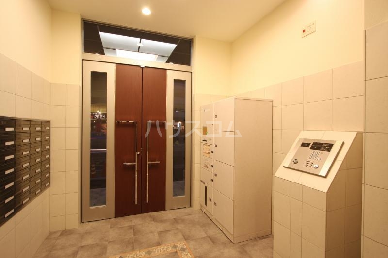 18/25 エントランス