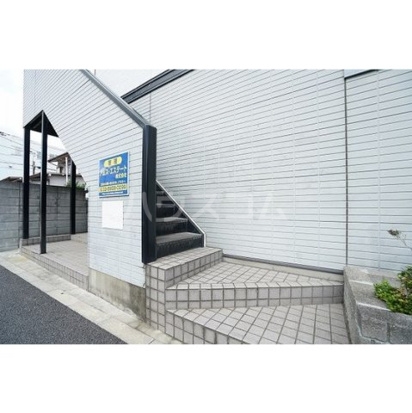 18/21 エントランス