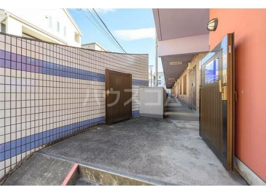 13/16 エントランス