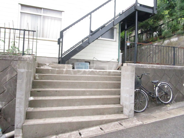 24/27 エントランス