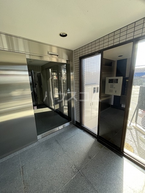 3/7 エントランス