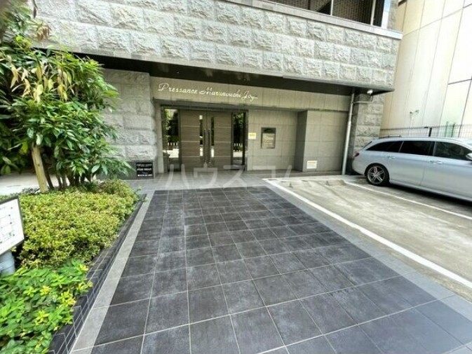 21/22 エントランス