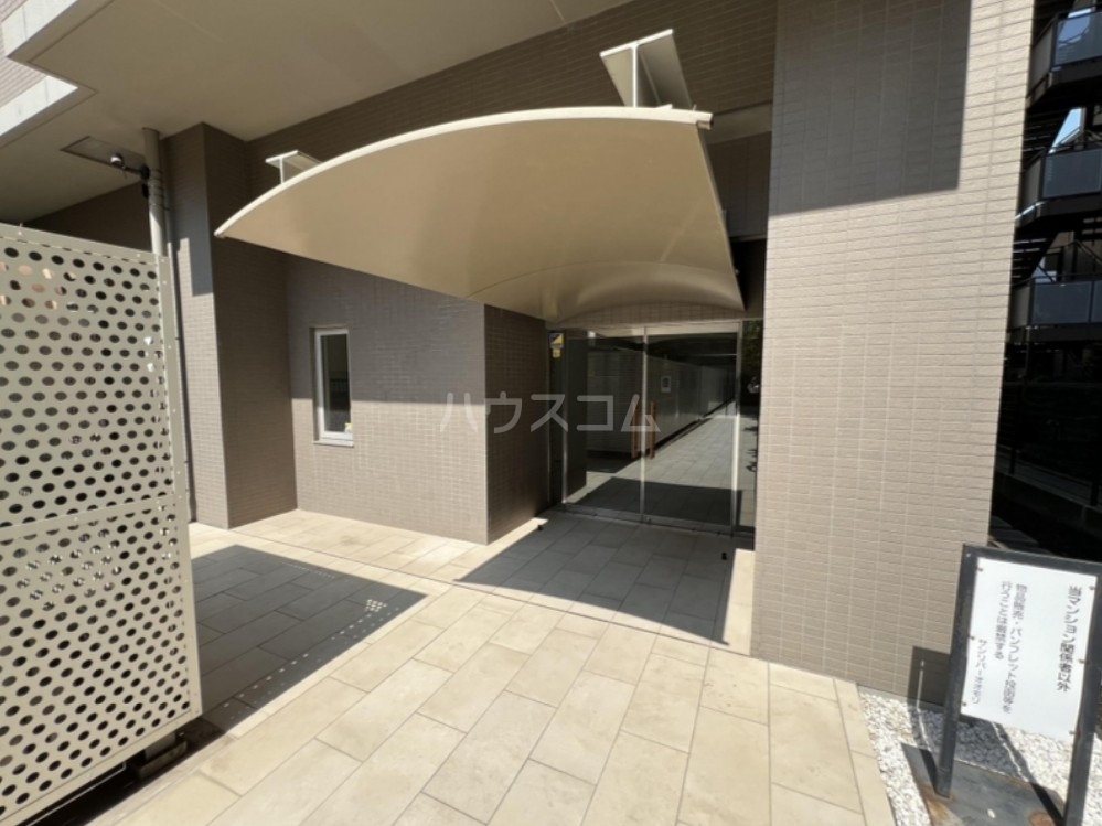 26/30 エントランス