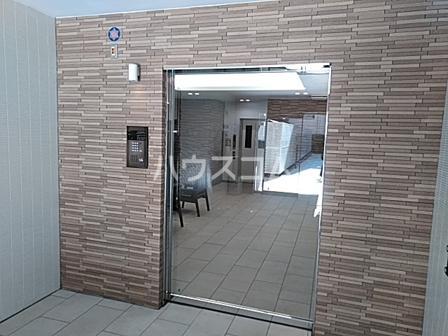 27/30 エントランス