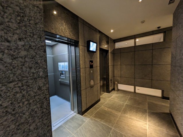 28/30 エントランス