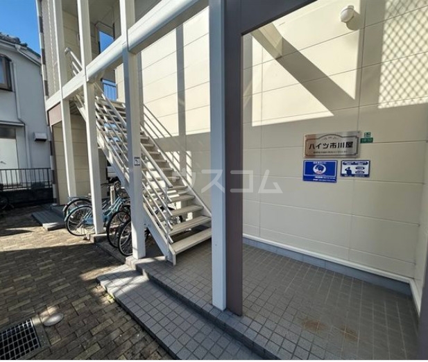 16/25 エントランス