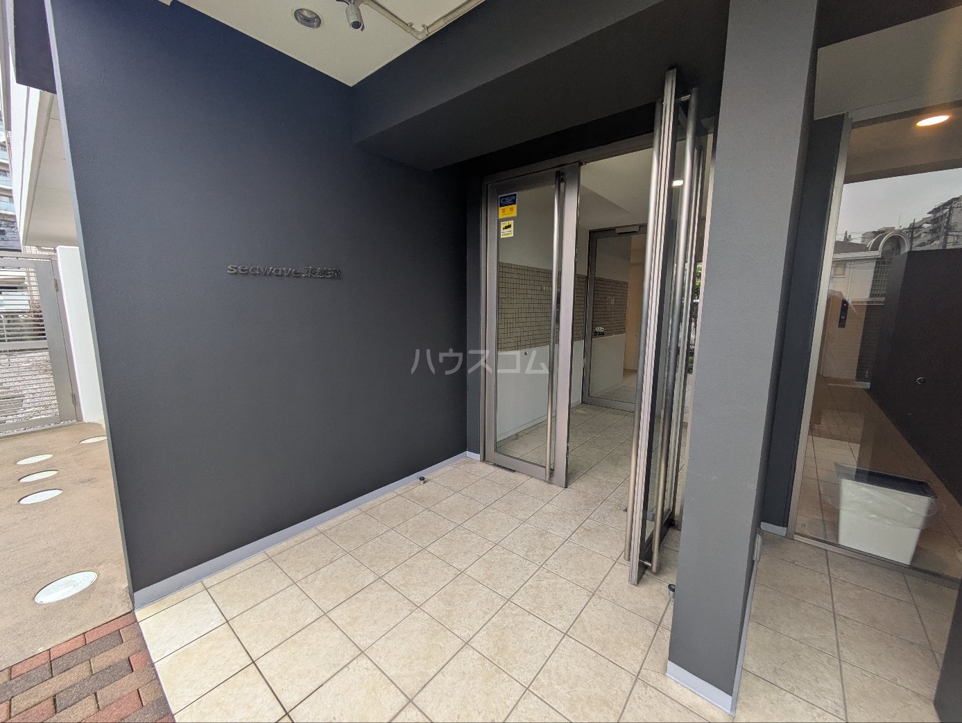 2/3 エントランス