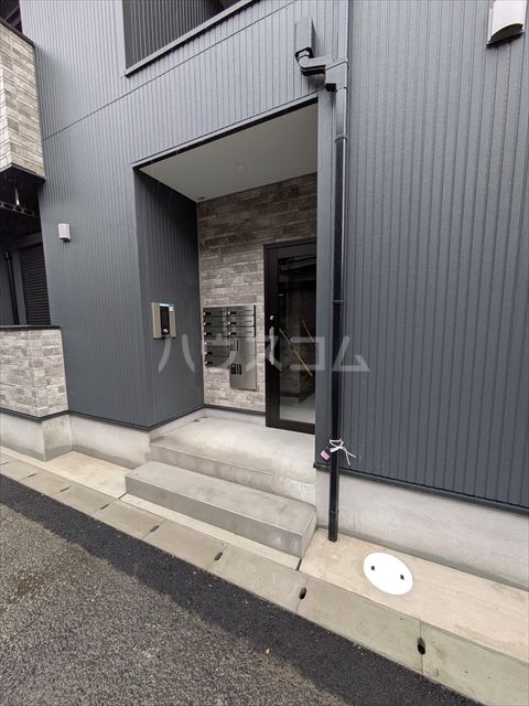 21/23 エントランス