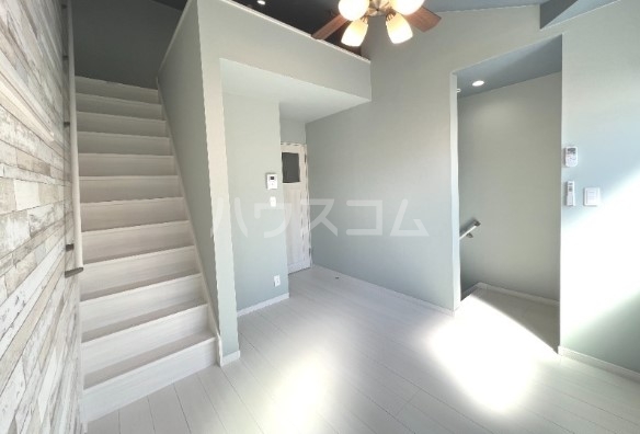 21/30 エントランス