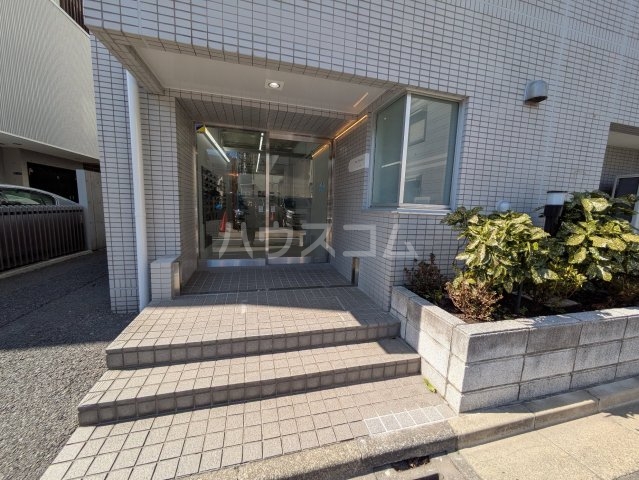 28/30 エントランス