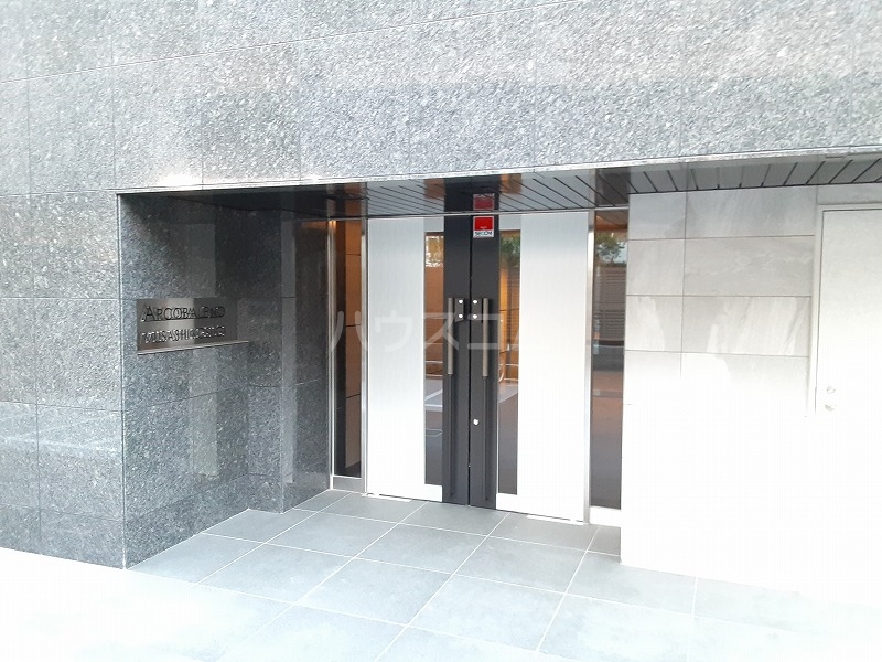 21/30 エントランス