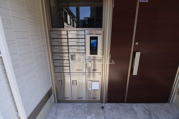 16/20 エントランス