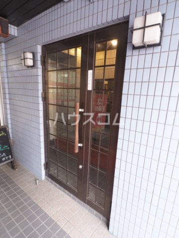 27/30 エントランス