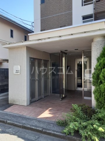 28/30 エントランス