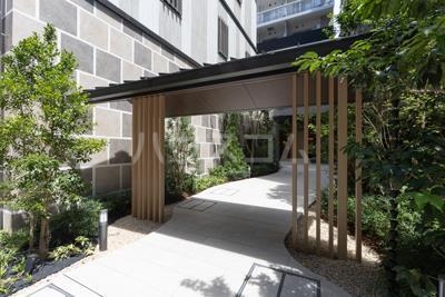 24/30 エントランス