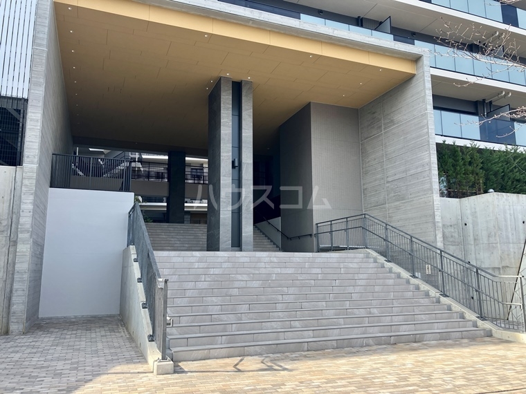 14/18 エントランス